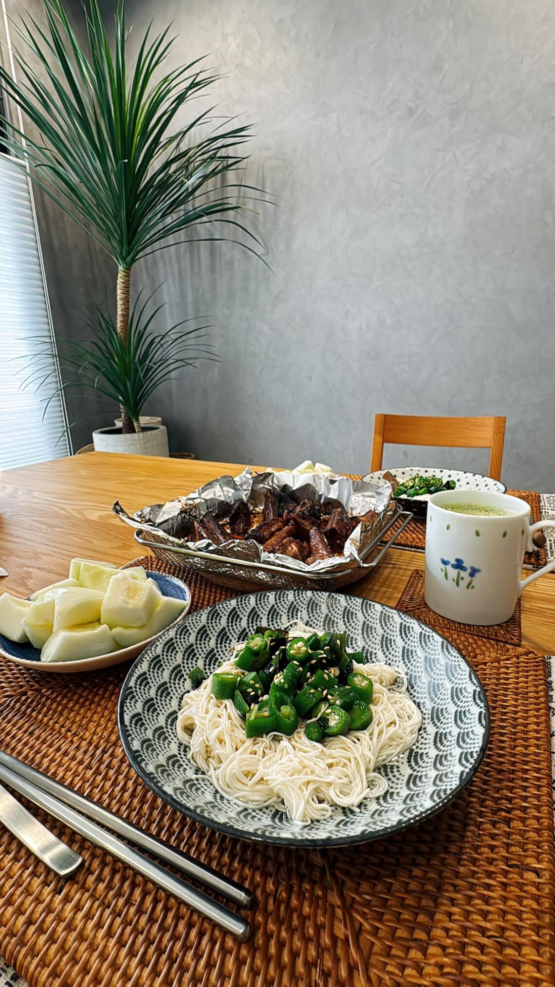 簡單美味，秋葵涼麵